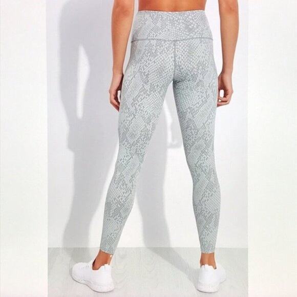 Varley Estrella Yoga Leggings Gray Rattlesnake Size M NWT - Picture 6 of 11
